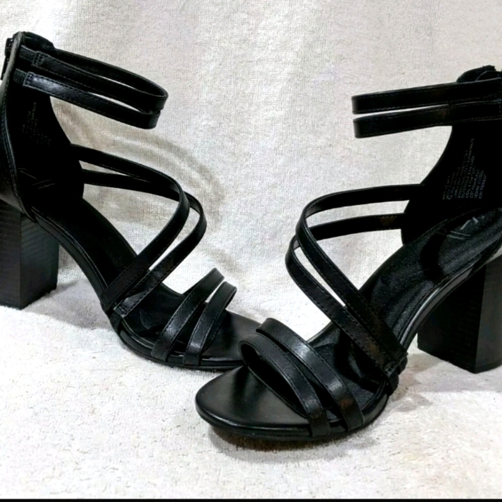 Simply Vera Vera Wang Cotinga Strappy black Heels